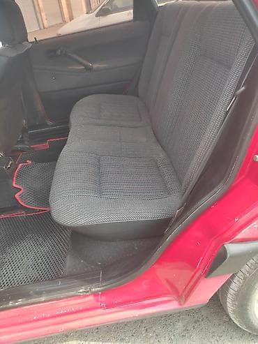 Унаа сатуу: Volkswagen Passat: 1990 г., 2 л, Кол менен иштөөчү, Бензин, Седан — 5