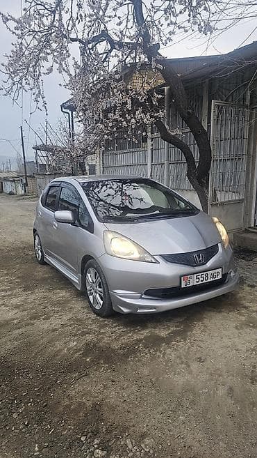 Honda Fit: 2009 г., 1.2 л, Автомат, Бензин, Хэтчбэк