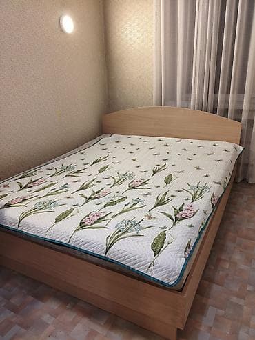 sofa bed: Спальный гарнитур в светлом древесном оттенке: двуспальная кровать и — 2