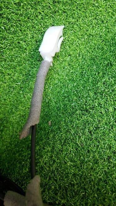 e46: Кронштейн ручки правой двери Оригинальный номер запчасти: M54B30 231 — 5