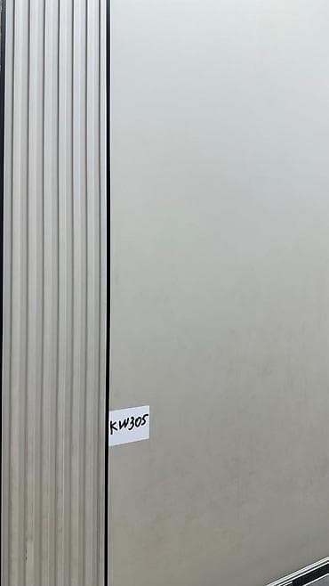 white board: Панель облицовочная KW305 - Декор: однотонный светло‑серый, матовый - — 1