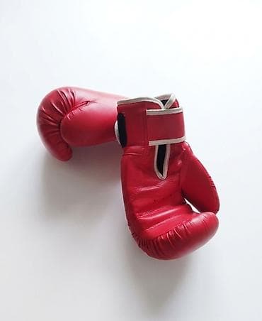 Перчатки: 🥊 Боксёрские перчатки от EVERLAST. В отличном состоянии. Для юных — 5