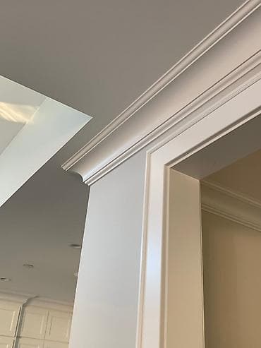 установка плинтуса цена: Профессиональный монтаж плинтусов - Установка потолочных и напольных — 8