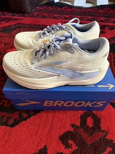 подросковая обувь: Кроссовки, 40, Brooks, Новый, цвет - Бежевый, Самовывоз, Бесплатная доставка, Платная доставка — 1