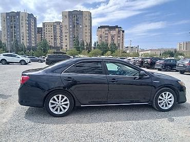 low ll: Toyota Camry: 2012 г., Гибрид, Седан — 4