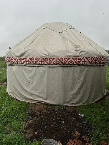 Юрта традиционного типа - Диаметр ориентировочно 5–6 м, низкие — 6