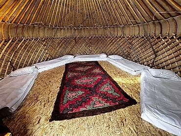 спальное: Юрта традиционного типа для комфортного размещения группы — 2