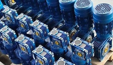 червячный редуктор: Электродвигатель, Трехфазные, Мощность: Другая мощность — 1