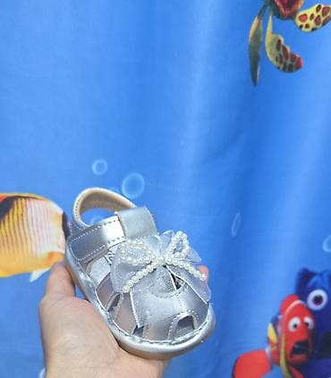 детские уги: Детские нарядные пинетки размеры с 16р по 20р подошва с пищалкой - — 1