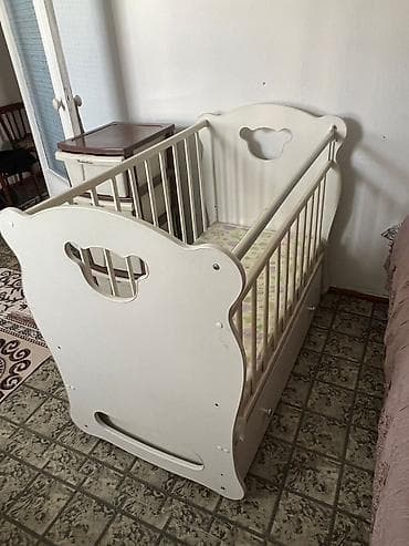 Кровати: Детская кроватка с маятниковым механизмом поперечного качания — 1