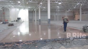 заливка пола: Стяжка Бесплатная консультация, Гарантия Больше 6 лет опыта — 4