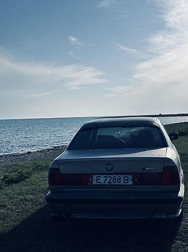 5д коврик: BMW 5 series: 1991 г., 2 л, Механика, Бензин, Седан — 5