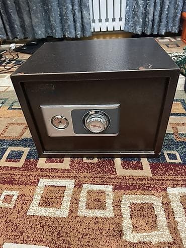 сейф кодовый: Металлический сейф с комбинированным замком (механический кодовый диск — 1