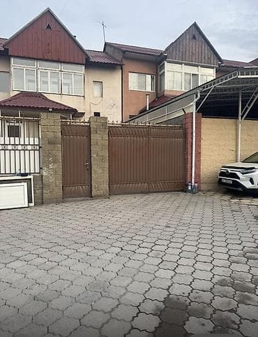 дом с участком аренда: 200 м², 5 комнат — 1