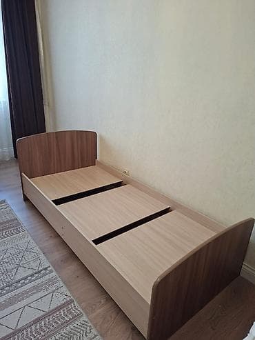 гардеробы: Односпальная кровать, Б/у, С матрасом, длина - 200 см — 1