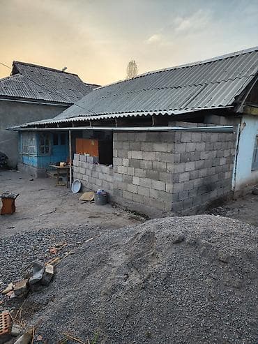 дом пр: Срочно срочно Продается дом с участком. г Кара Балта Ул Суворова 72 - — 3