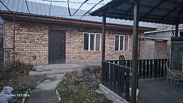 nice house: Жилой дом с двором и навесом - Участок огорожен высоким кирпичным — 1