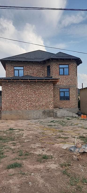 продам помещение: В районе Ак ордо3Продаётся двухэтажный кирпичный дом с эркером — 2