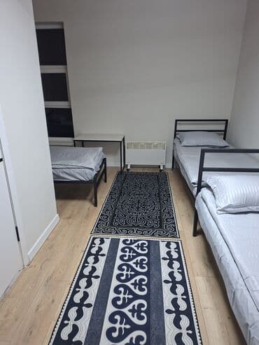 квартиры в бишкеке аренда долгосрочно восток 5: Комната с 3 односпальными кроватями и отдельным санузлом. Описание: - — 1