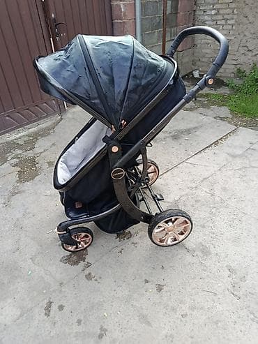 Прогулочная коляска LUXMOM (черная с бронзовыми элементами) -