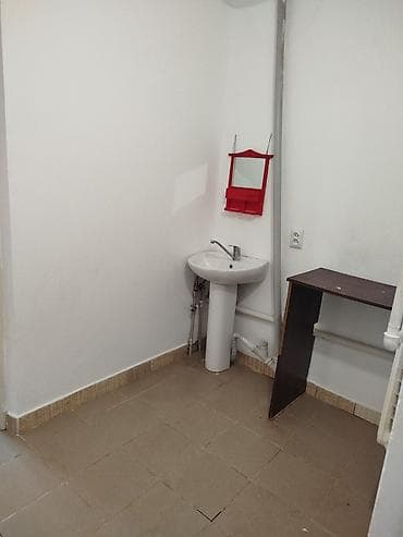 Батирлер: Квартира берилет. Прихожкасы м-н эки комната. (2-3 адамга ылайыктуу) — 2