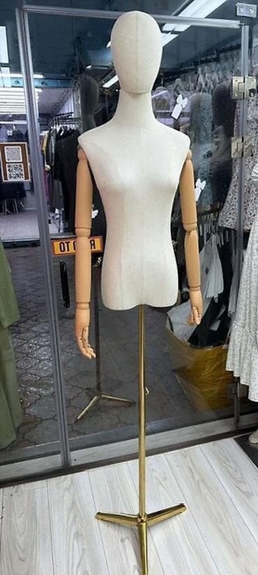 Напольный манекен для витрины и примерки одежды. - Торс женской