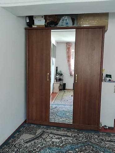 Эмерек: Комплект мебели для гостиной и спальни. - Трёхстворчатый шкаф из — 5