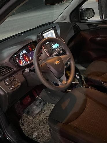 Продажа авто: Chevrolet Spark: 2015 г., Автомат, Бензин, Хэтчбэк — 2