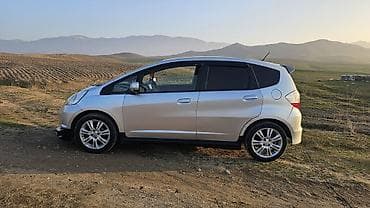 обшивка фит: Honda Fit: 2009 г., 1.2 л, Автомат, Бензин, Хэтчбэк — 5