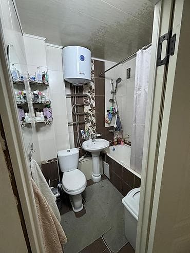 токмок прохладно: 3 комнаты, 60 м², 104 серия, 4 этаж, Косметический ремонт — 2