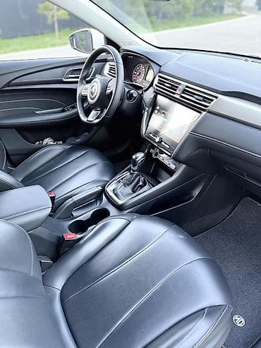 byd e1: MG : 2024 г., 1.5 л, Автомат, Бензин, Седан — 10