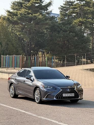 Lexus ES: 2022 г., 2.5 л, Вариатор, Гибрид, Седан