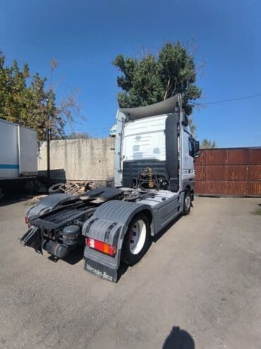 атего 818: Тягач, Mercedes-Benz, 2008 г., Шторный — 3
