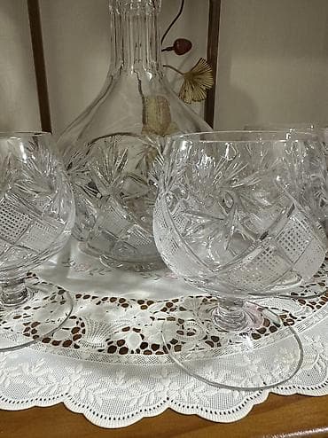 Хрустальный штоф с двумя фужерами. Состояние идеальное! 
Качество СССР — 9