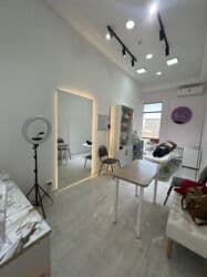 дома под офис: Сдаю Кабинет Для косметолога, Для психолога, В административном здании, 17 м², Почасово, 1 линия — 2