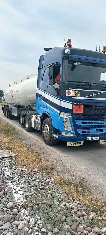 Тягач, Volvo, Цистерна