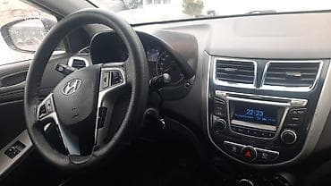 mitsubishi eclipse: Hyundai Solaris: 2015 г., 1.6 л, Автомат, Бензин, Седан — 4