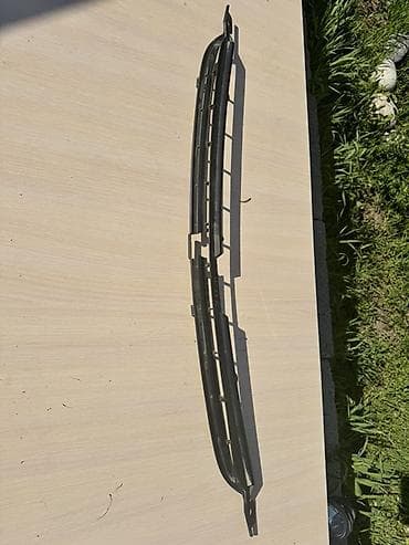 bid e5: Решетка радиатора Toyota 2004 г., Б/у, Оригинал — 1