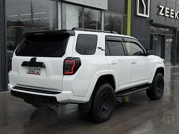 двигатил: Toyota 4Runner: 2021 г., 4 л, Автомат, Бензин, Внедорожник — 5