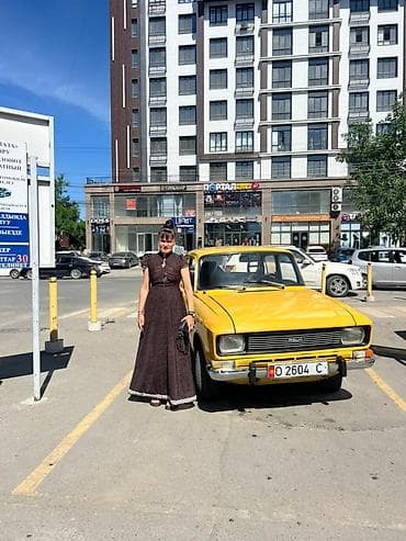 трикотажная платье: Платье небесно‑голубого цвета с кружевной отделкой. Намазник - — 2
