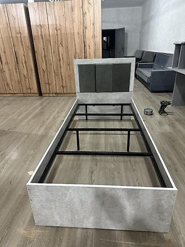 изголовье: Одинарная кровать с мягким изголовьем - Форм‑фактор: односпальная — 7