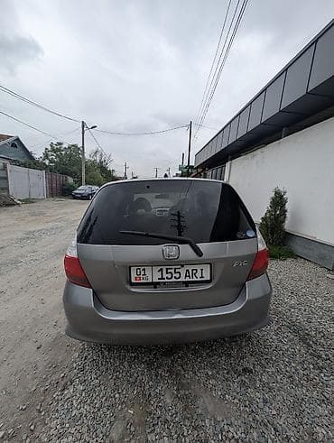 Honda Fit: 2005 г., 1.3 л, Автомат, Бензин, Хэтчбэк