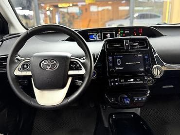 prius: Toyota Prius: 2018 г., 1.8 л, Автомат, Электромобиль, Лифтбек — 8