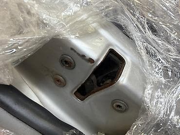 Автозапчасти: Замок багажника Lexus GX460 (URJ150W), 2011 г. - Деталь: замок задней — 1