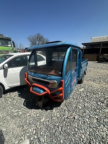 Грузовой трицикл (кабина с дверями) - Компактный трёхколёсный