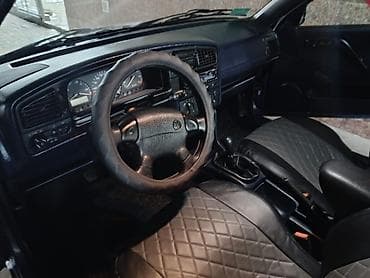 Унаа сатуу: Volkswagen Passat: 1993 г., 2 л, Кол менен иштөөчү, Бензин, Седан — 2