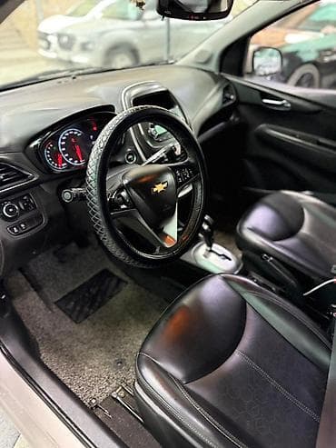 is lexus: Chevrolet Spark: 2017 г., 0.1 л, Автомат, Бензин, Хэтчбэк — 5