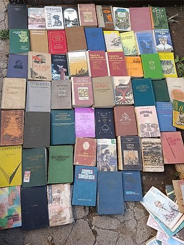 Подборка бумажных книг преимущественно советских и — 1