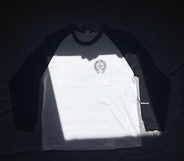 Лонгслив Chrome Hearts (реглан) - Дизайн: контрастные рукава и at lalafo.kg Лонгслив Chrome Hearts (реглан) - Дизайн: контрастные рукава и