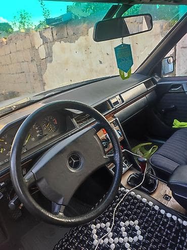 Mercedes-Benz W124: 1990 г., 3.2 л, Механика, Бензин, Седан — 7